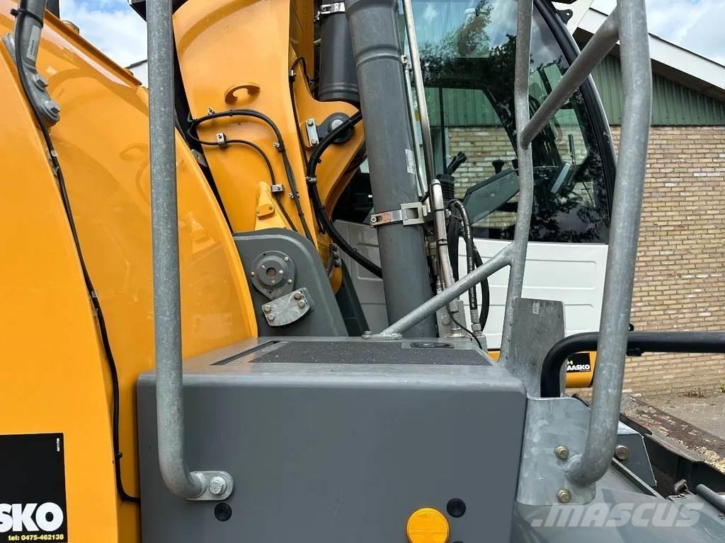 Liebherr A914 Lastik tekerli ekskavatörler