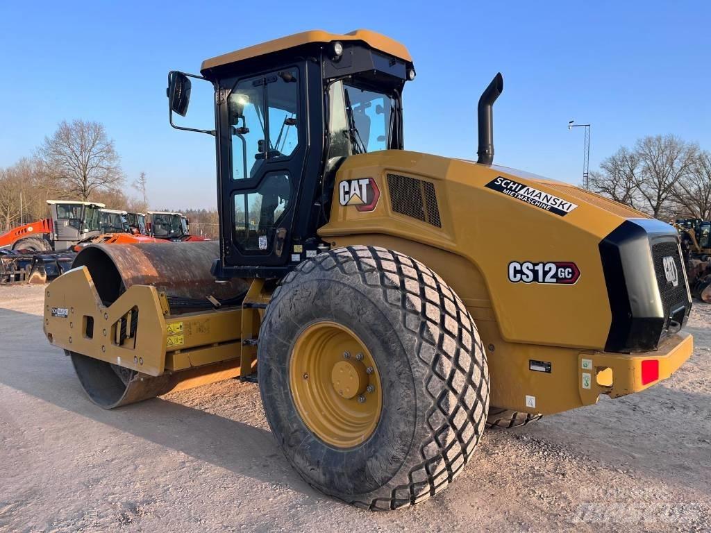 CAT CS12 GC Zemin sıkıştırma makineleri