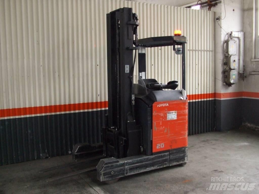 Toyota 7FBRE20 Reach truck - depo içi istif araçları