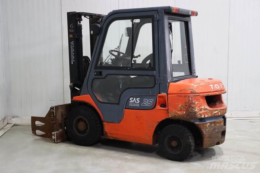 Toyota 62-7FDF25 Dizel forkliftler
