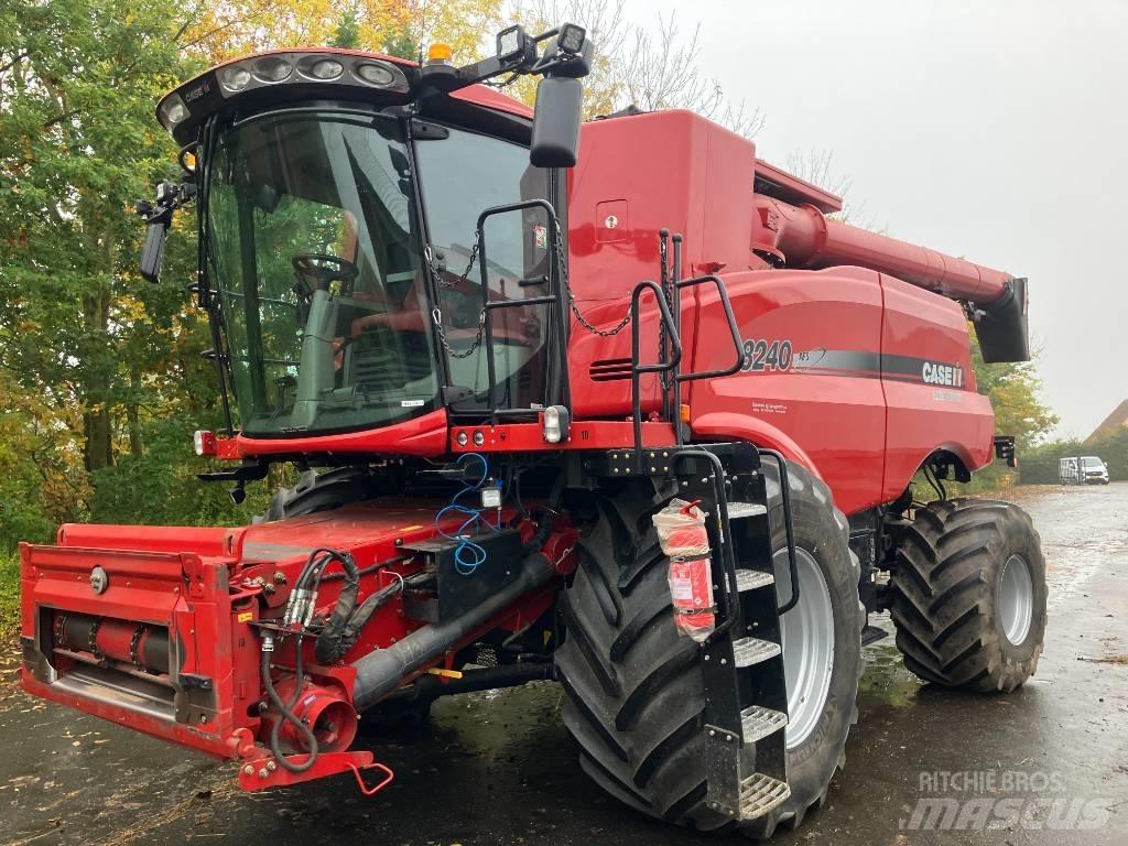Case IH Axial 8240 Biçerdöverler