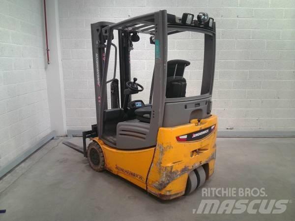Jungheinrich EFG 215 Elektrikli forkliftler