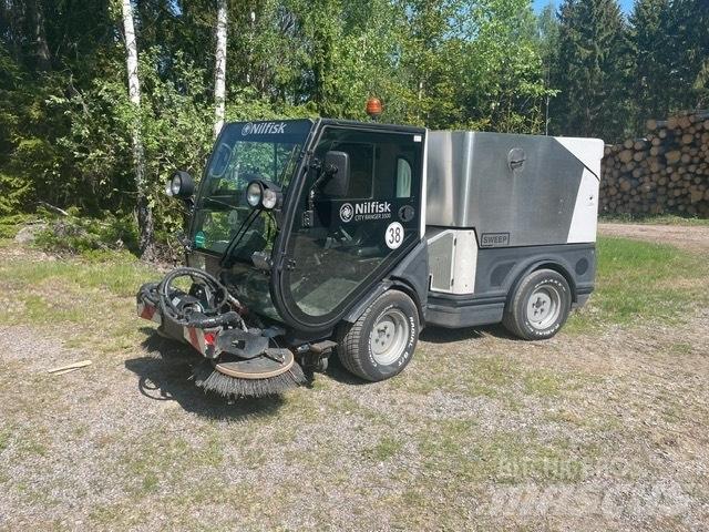 Nilfisk CR 3500 Cadde süpürücüler