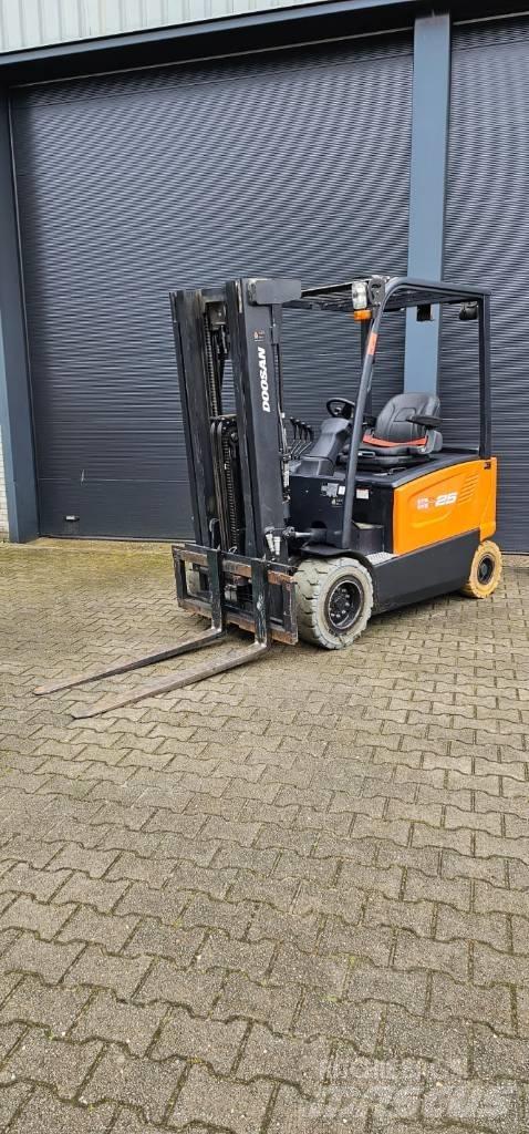 Doosan B 25 X-7 Elektrikli forkliftler