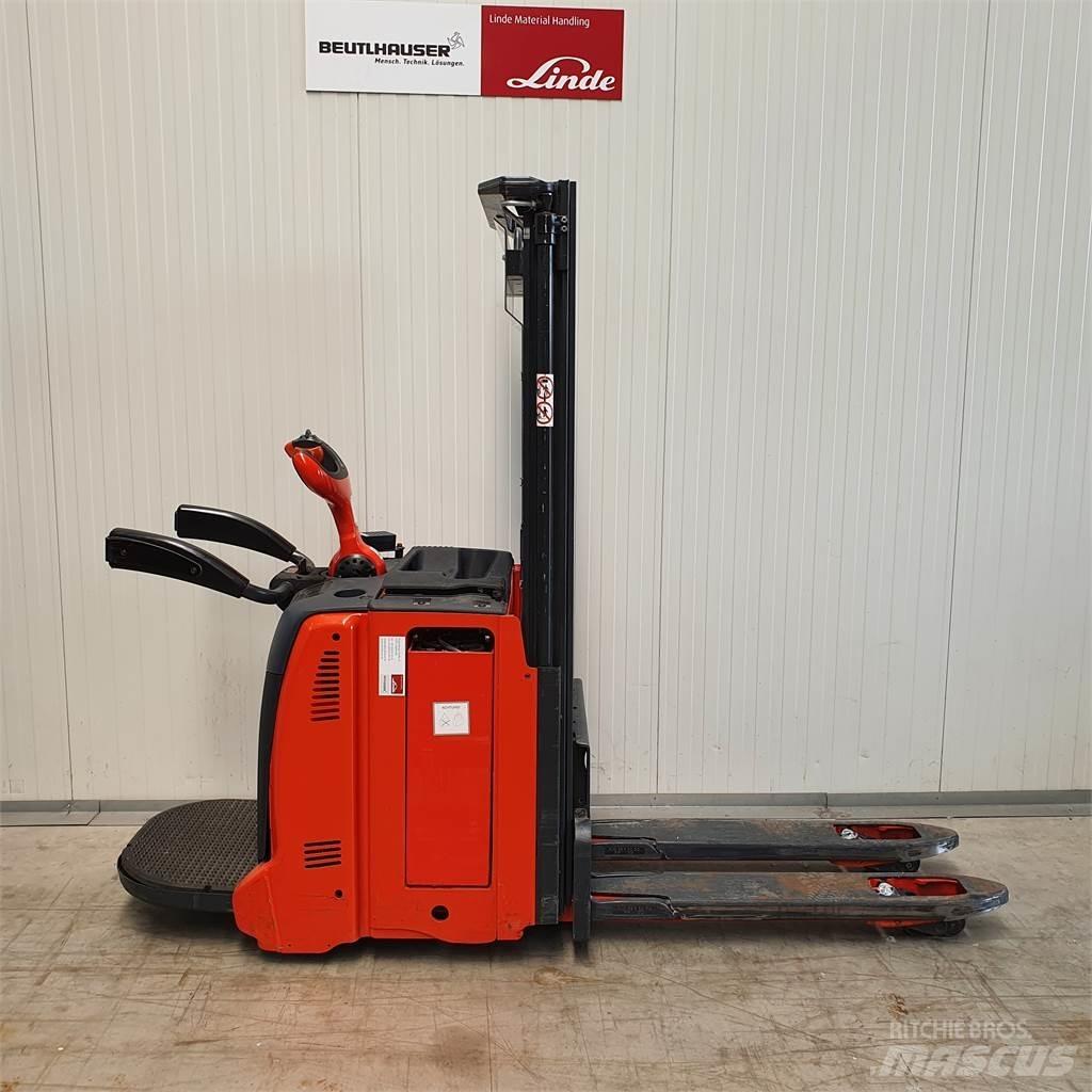 Linde D12AP Yaya kumandali istif makinasi