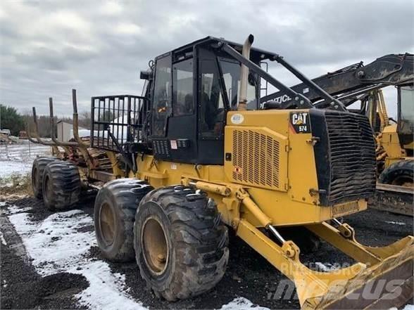 CAT 574 Tomruk yükleyici traktörler