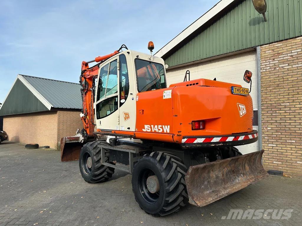 JCB JS145W Lastik tekerli ekskavatörler