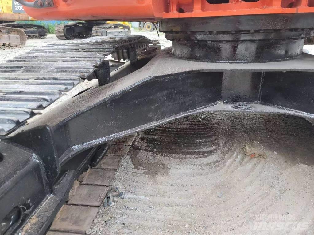 Doosan DX 225 LC Paletli ekskavatörler