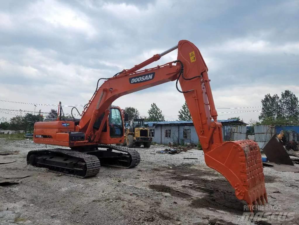 Doosan DX 225 LC Paletli ekskavatörler