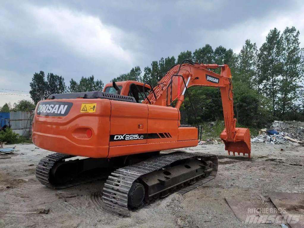 Doosan DX 225 LC Paletli ekskavatörler