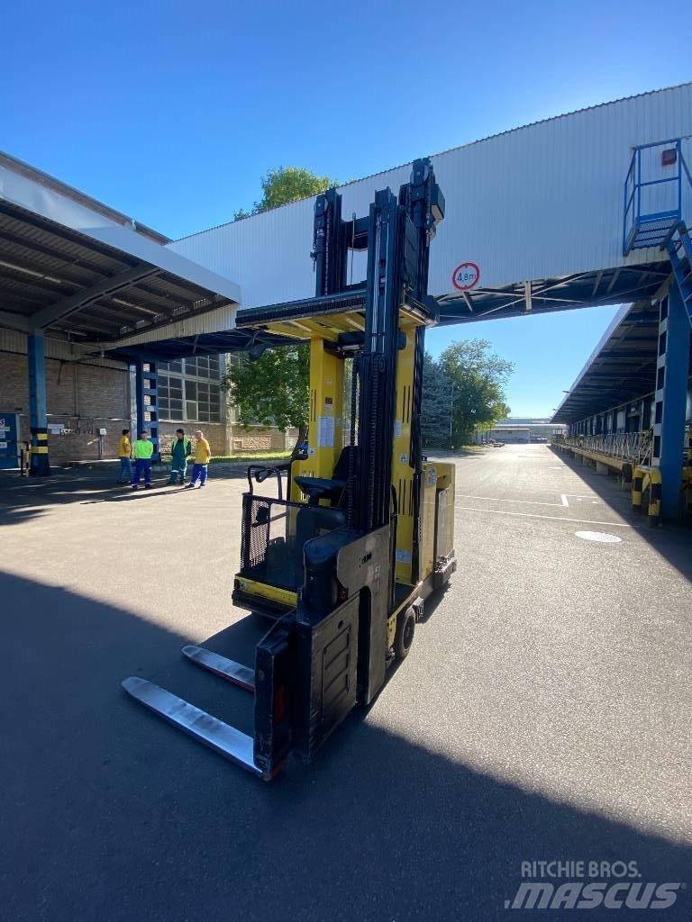 Hyster C1.0 Dar koridor forklifti