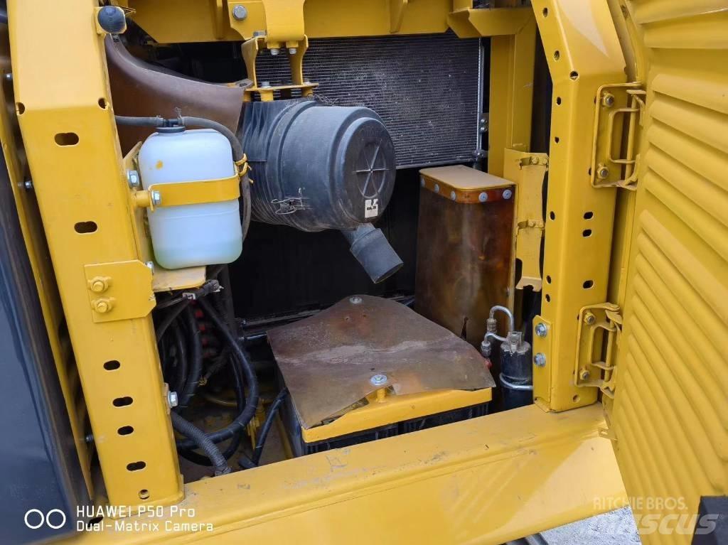 Komatsu PC130 Paletli ekskavatörler