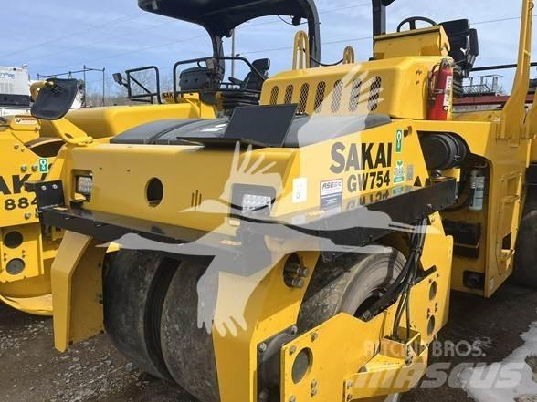 Sakai GW754 Pnömatik lastikli silindirler