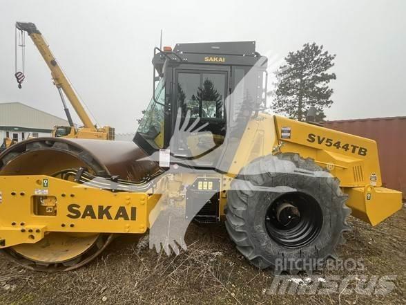 Sakai SV544T Tek tamburlu silindirler
