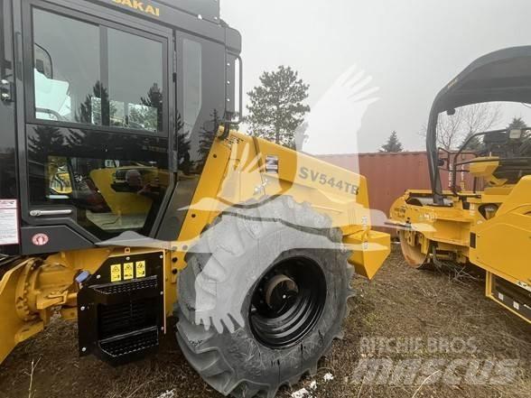 Sakai SV544T Tek tamburlu silindirler