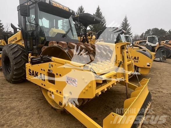 Sakai SV544T Tek tamburlu silindirler