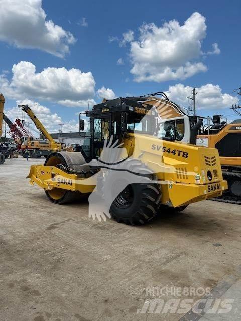 Sakai SV544TB Tek tamburlu silindirler