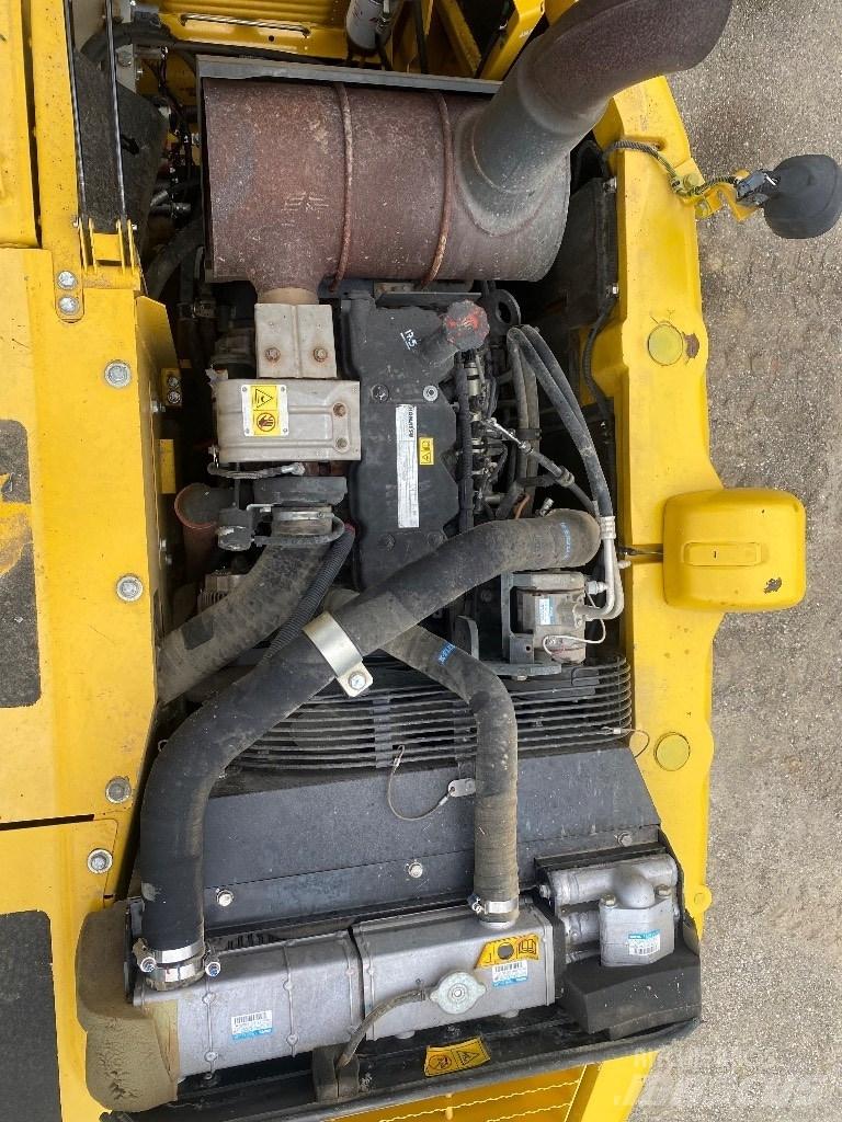 Komatsu PW 148-8 Lastik tekerli ekskavatörler