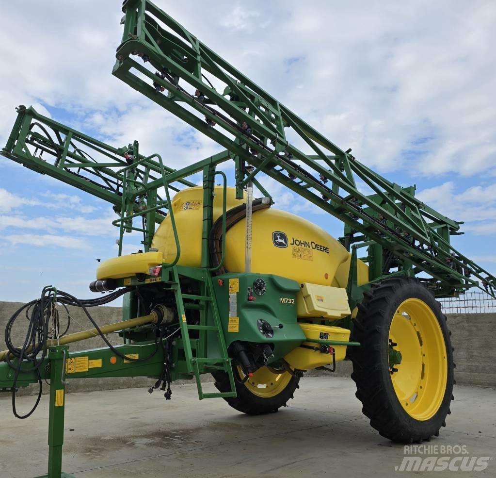 John Deere M 732 Çekilir pülverizatörler