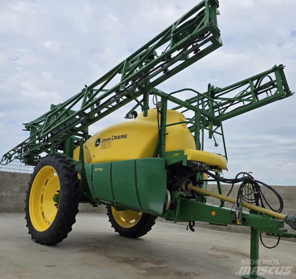 John Deere M 732 Çekilir pülverizatörler