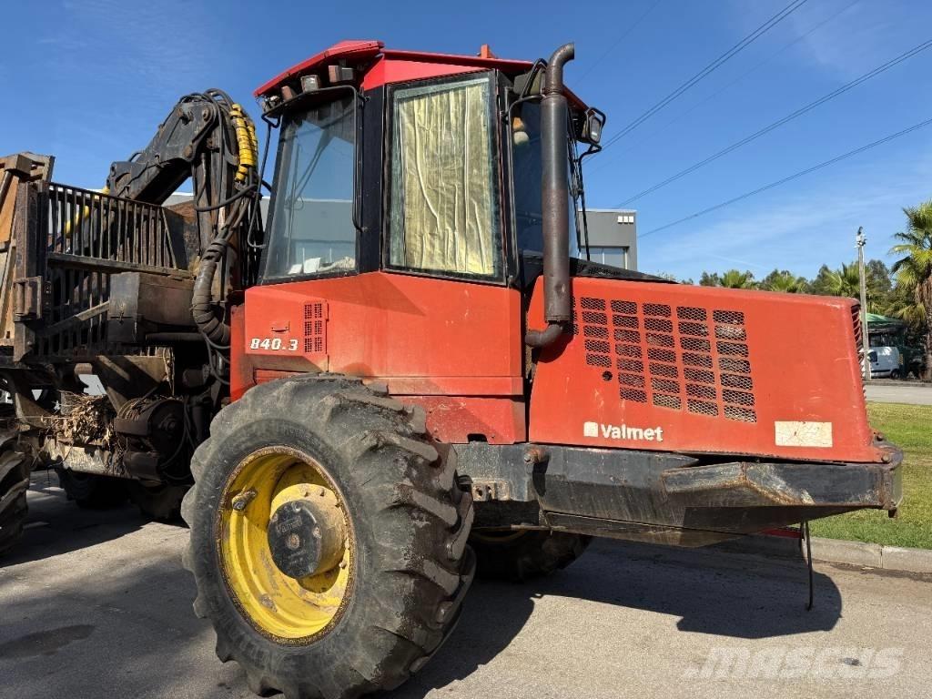 Komatsu 840.3 Tomruk yükleyici traktörler