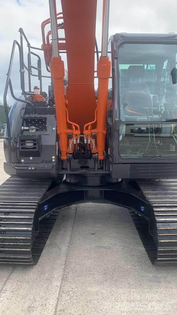 Hitachi ZX 135 US-6 Paletli ekskavatörler