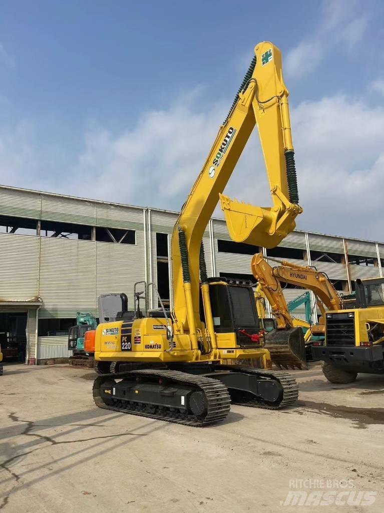 Komatsu PC 220-8 Paletli ekskavatörler