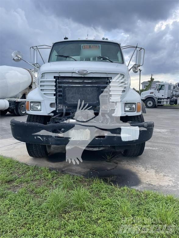 Sterling L8500 Diger