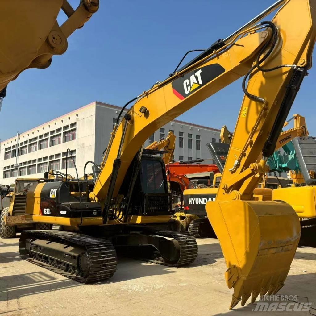 CAT 323 D L Paletli ekskavatörler