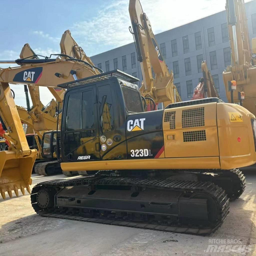 CAT 323 D L Paletli ekskavatörler