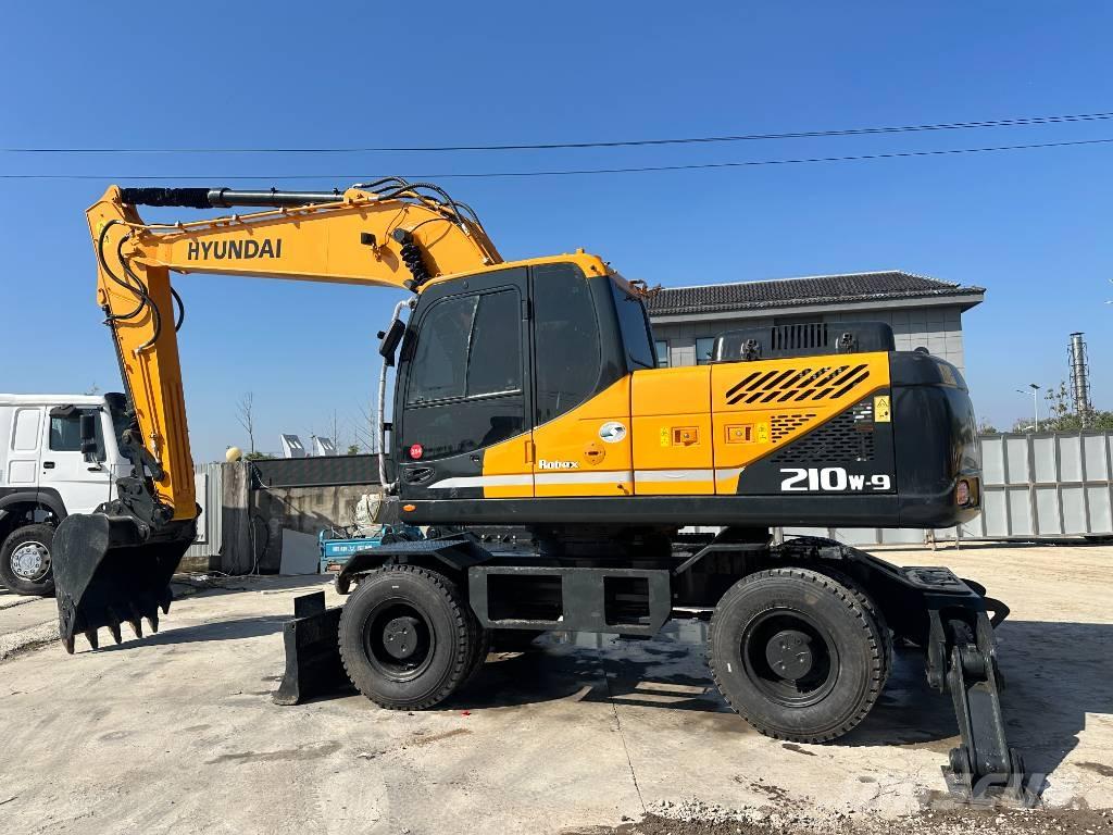 Hyundai R210W-9 Lastik tekerli ekskavatörler