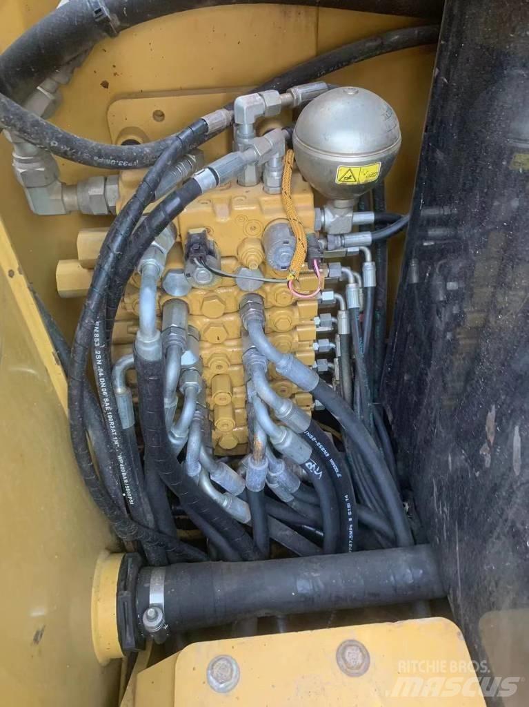 CAT 306E2 Paletli ekskavatörler