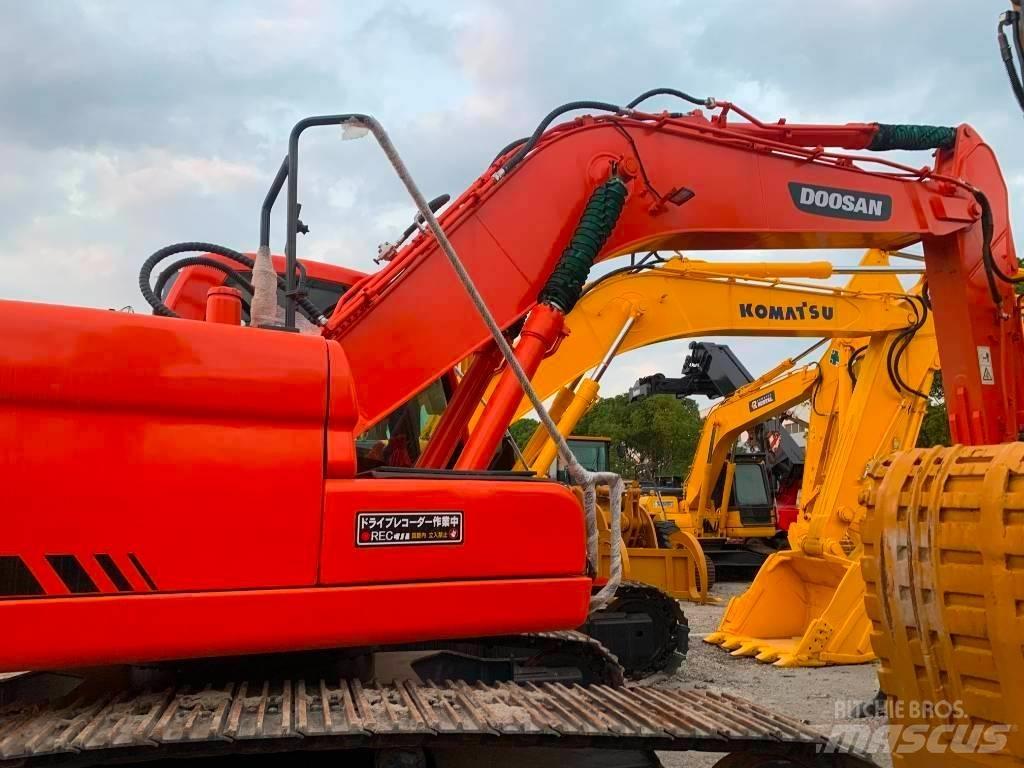 Doosan DX 225 LC Paletli ekskavatörler