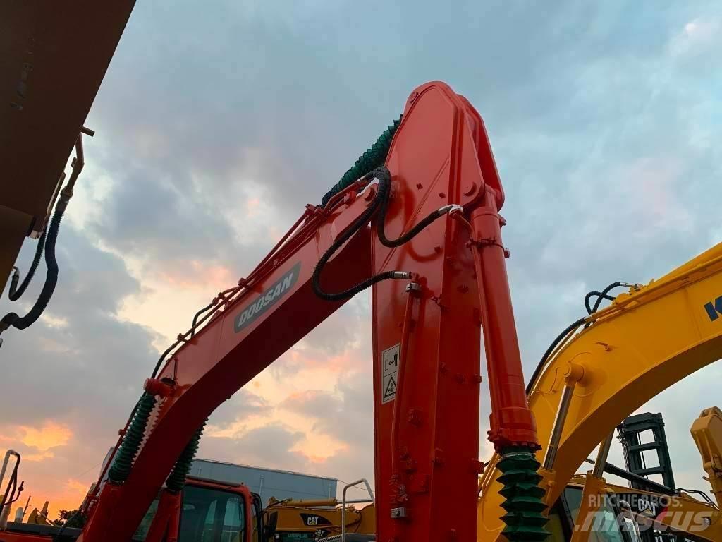 Doosan DX 225 LC Paletli ekskavatörler