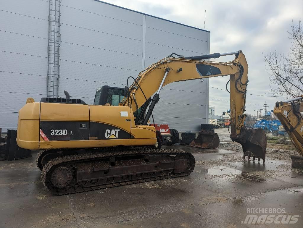 CAT 323 D Paletli ekskavatörler