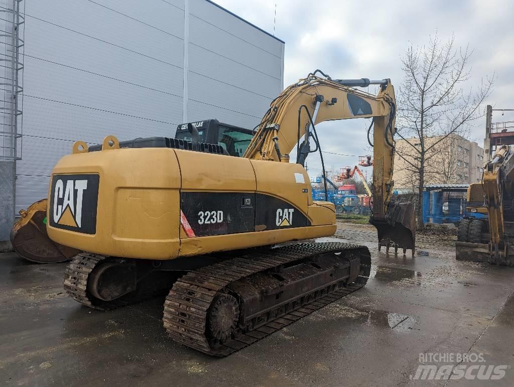 CAT 323 D Paletli ekskavatörler