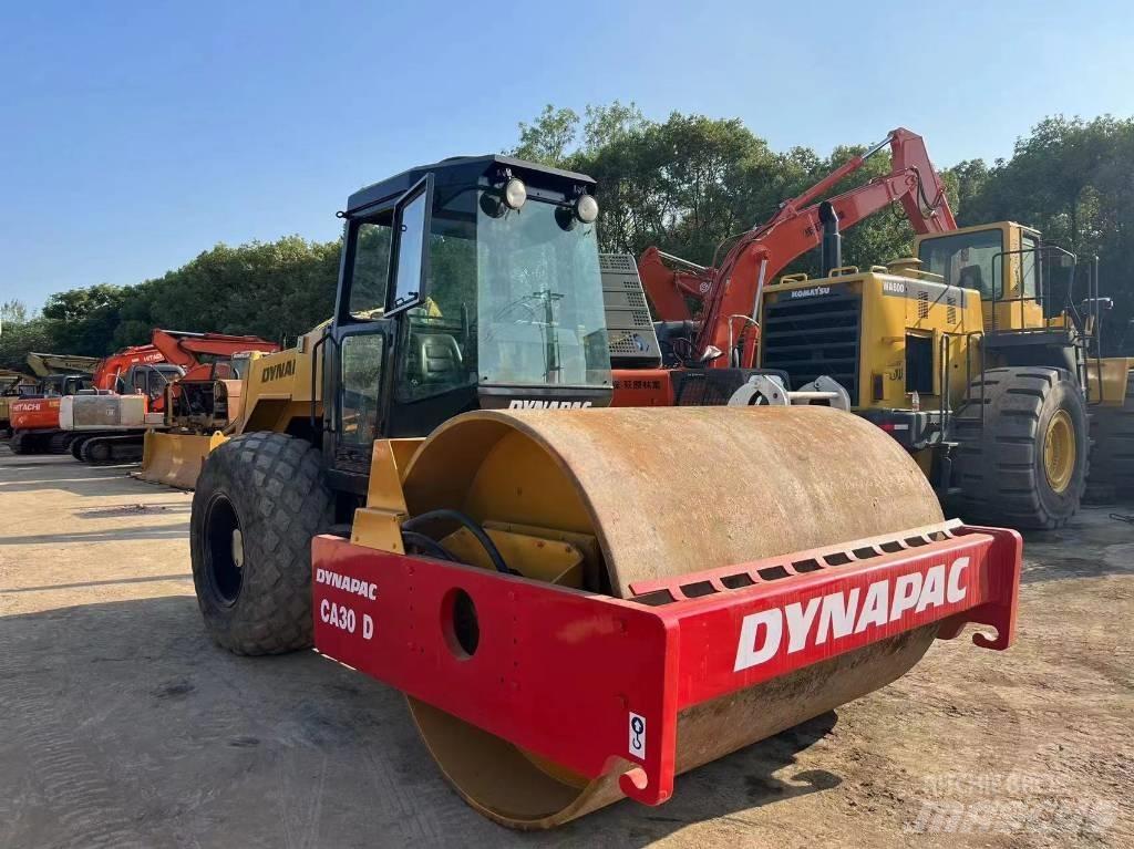 Dynapac CA 30 D Tek tamburlu silindirler