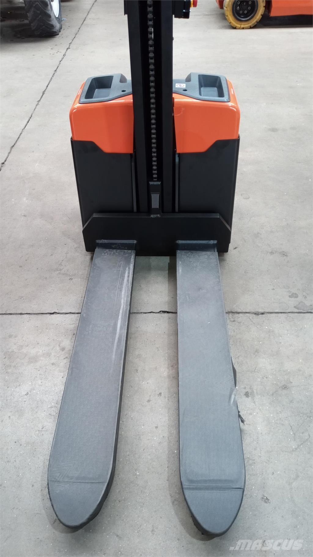 Toyota HWE100 Akülü depo ekipmanları