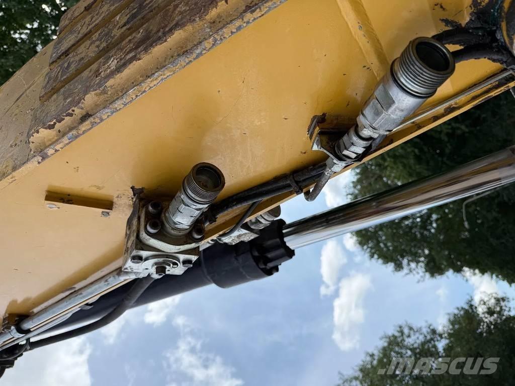 CAT M320F Lastik tekerli ekskavatörler