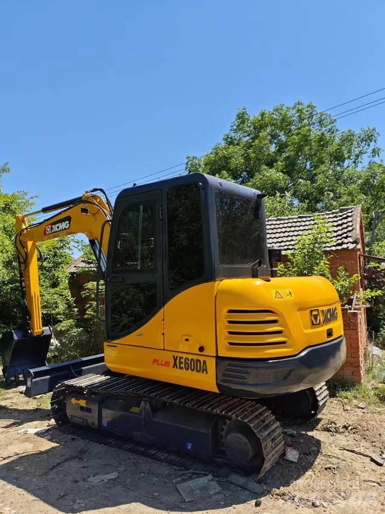 XCMG XE 60 DA Paletli ekskavatörler