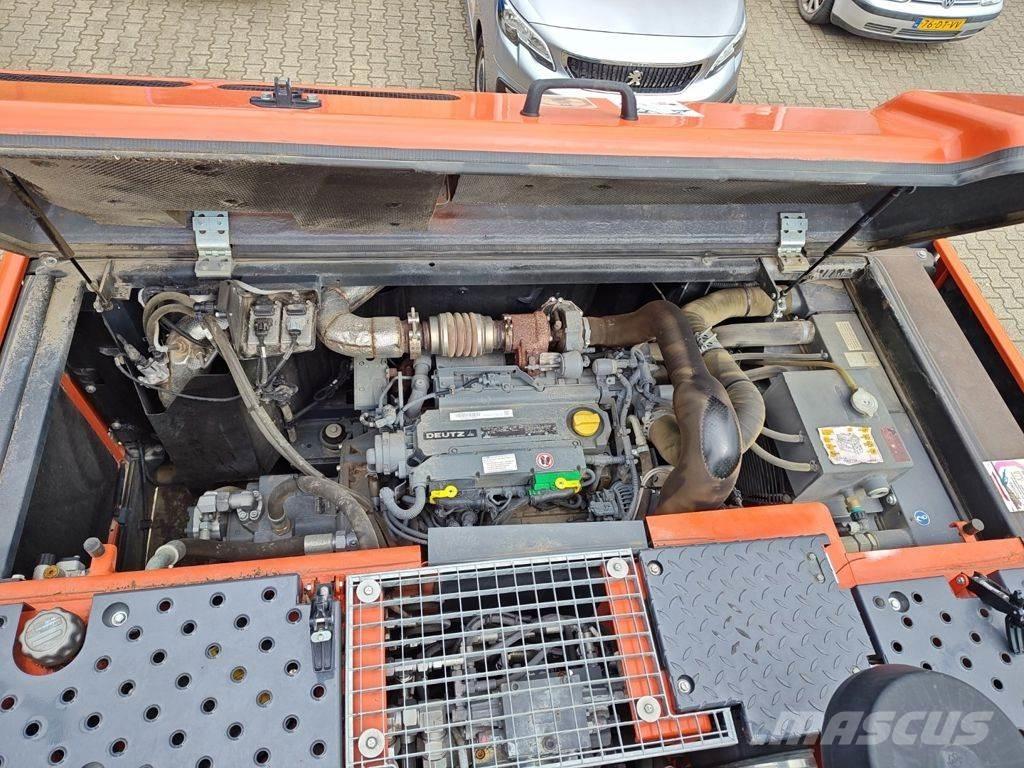 Atlas 150W Lastik tekerli ekskavatörler