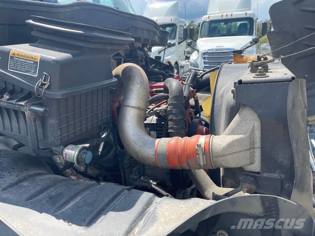 International 4300 Kapali kasa kamyonlar