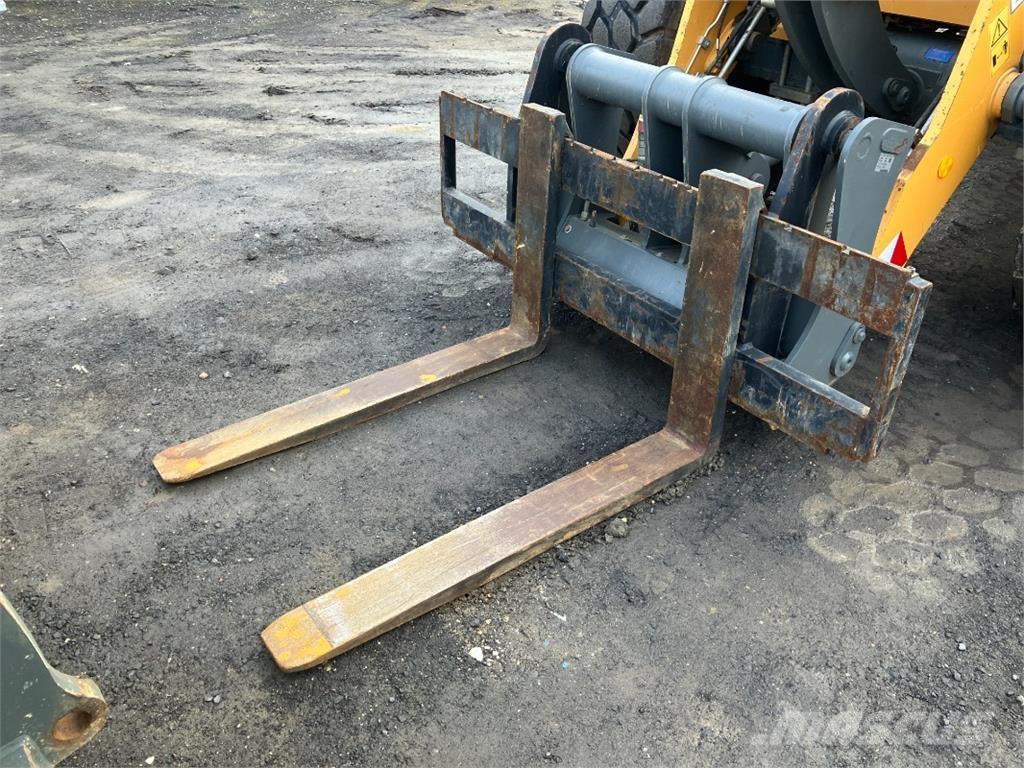 Liebherr L526 Tekerlekli yükleyiciler