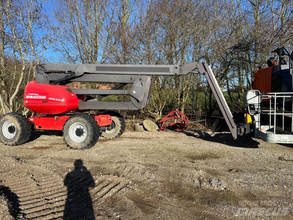 Manitou 200 ATJ Körüklü personel platformları