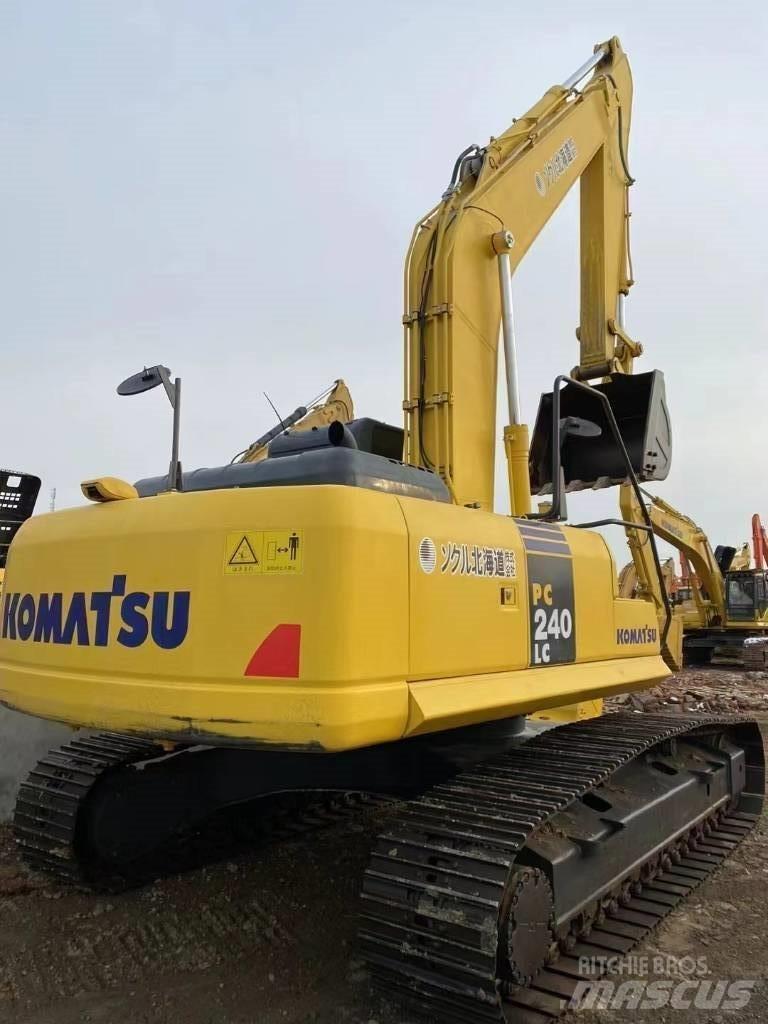 Komatsu 240LC-8 Paletli ekskavatörler
