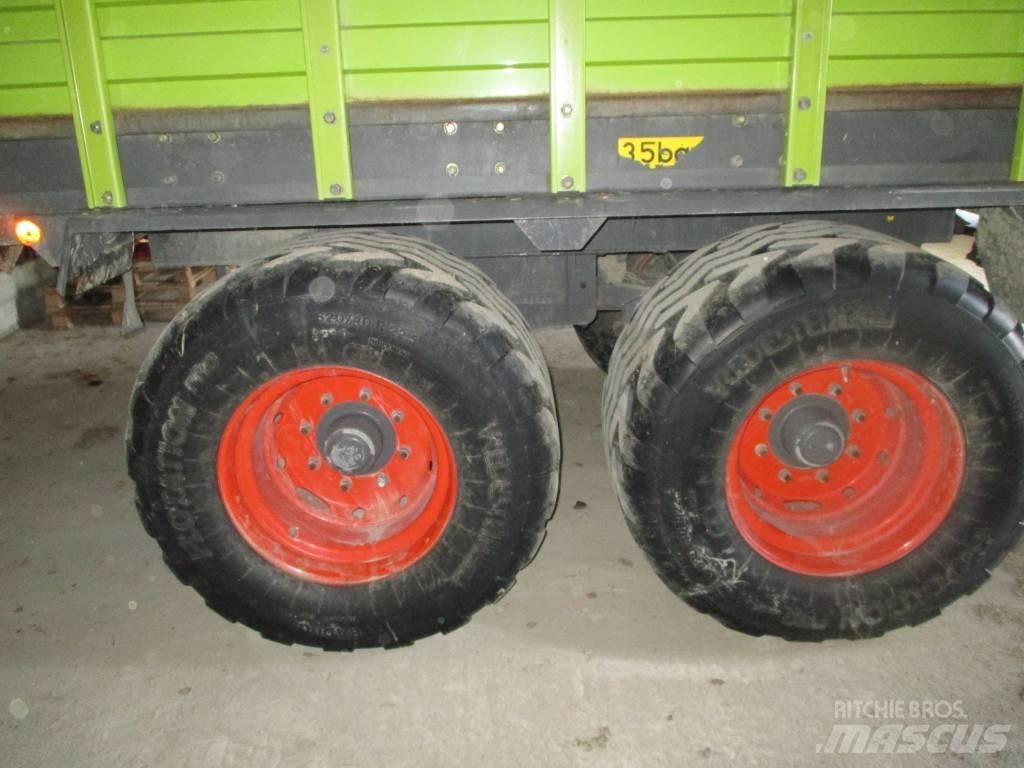 CLAAS Quantum 4700 Kendi yükler römorklar