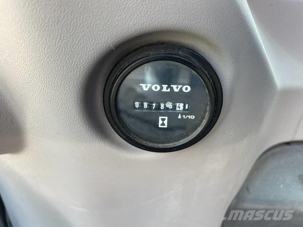 Volvo ECR235EL Paletli ekskavatörler