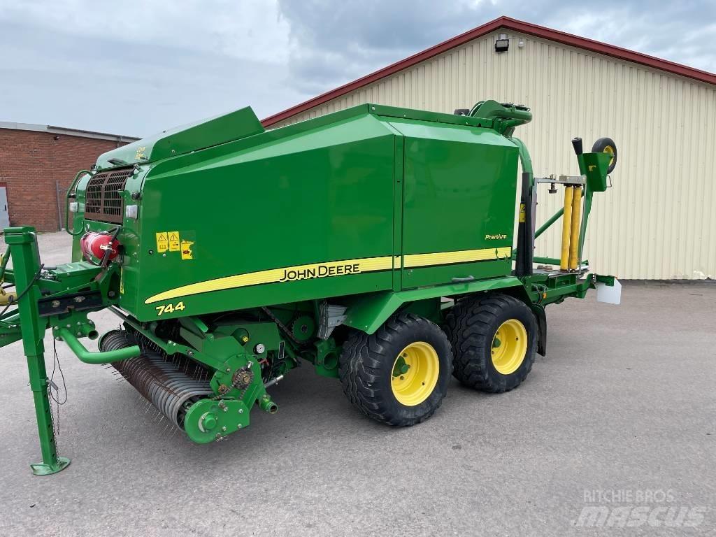 John Deere 744 H Rulo balya makinalari
