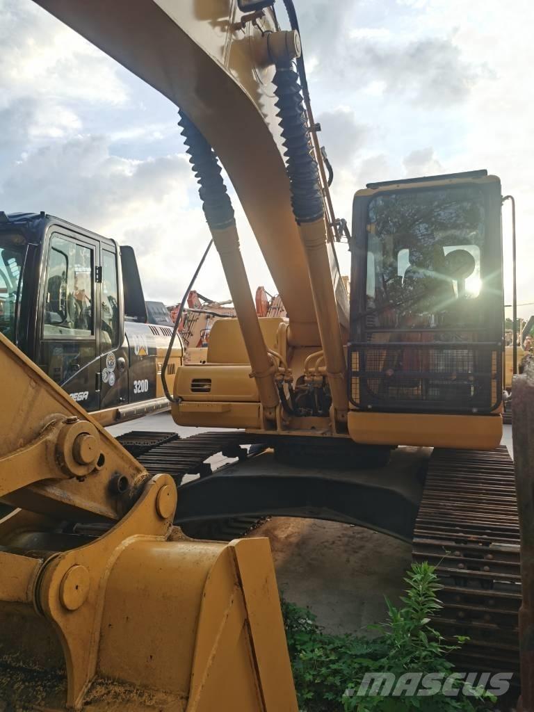 Komatsu PC 220-7 Paletli ekskavatörler