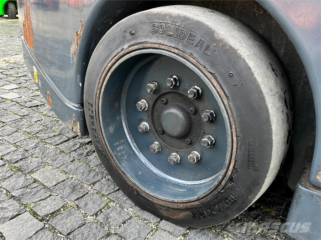 Aisle-Master 15NE Dar koridor forklifti